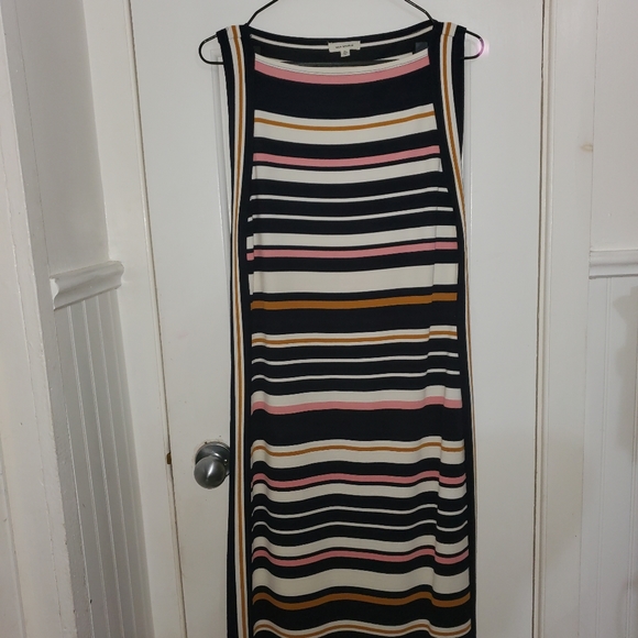 MAX Studio Dress - Picture 2 of 4